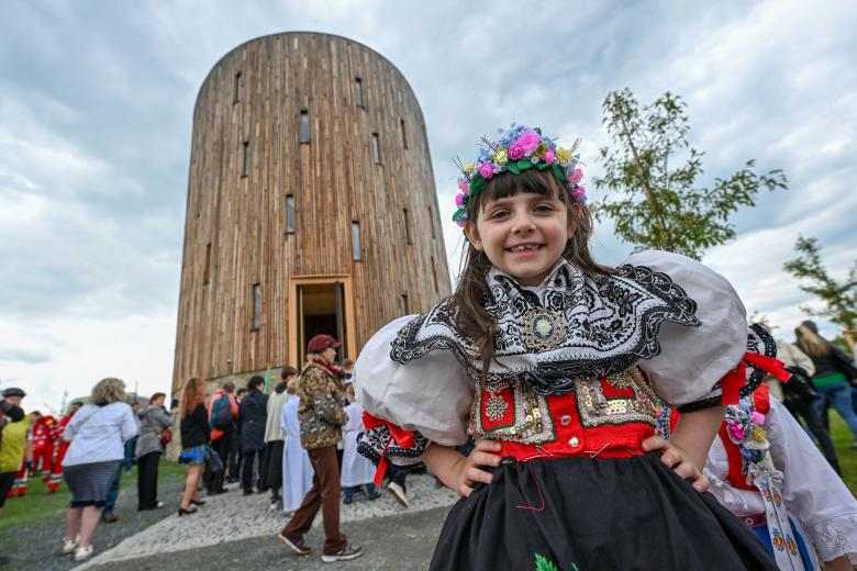 Biskup Konzbul vysvětil novou kapli v Nesvačilce, přihlížely stovky lidí