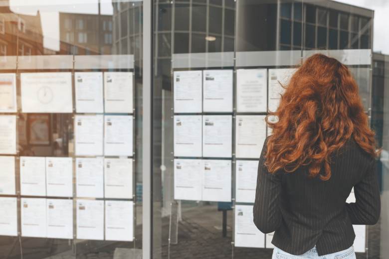 Nezaměstnanost v únoru vzrostla na 4,4 pct, přispěla sezona i slabý průmysl