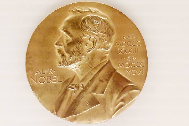 Nobelovu cenu za ekonomii získali vědci za výzkum vlivu institucí na prosperitu Nobelovu cenu za ekonomii získali vědci za výzkum vlivu institucí na prosperitu