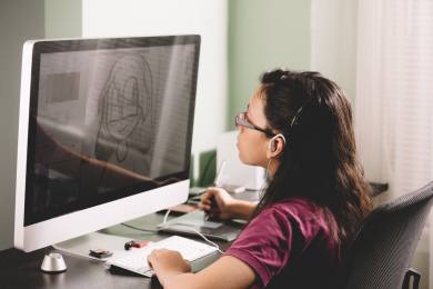 Pryč s obrazovkami: finští žáci se po technologickém boomu vrací k papíru