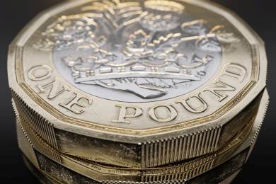 Do oběhu vstoupila poslední série jednolibrových mincí s portrétem Alžběty II.