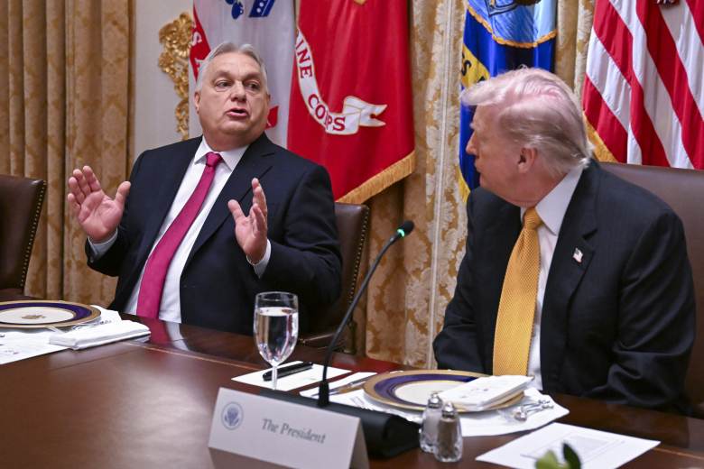 Trump chce s Orbánem mluvit o schůzce s Putinem, Orbán ocenil mírovou snahu USA