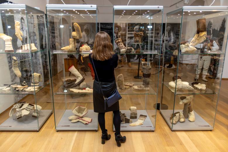 Ovčí vlna stále více získává na oblibě, předvedli to řemeslníci v Příboře Ovčí vlna stále více získává na oblibě, předvedli to řemeslníci v Příboře