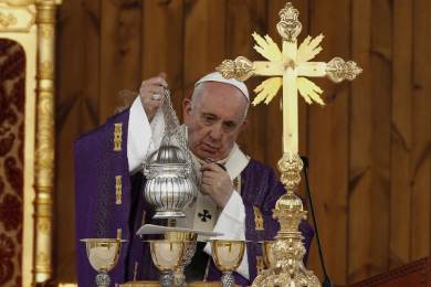 Arcibiskup Nuzík: Papež byl pevným záchytným bodem uprostřed bouřlivého dění