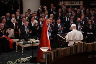 Papež v Turecku vyzval k respektu, země by měla usilovat o mezinárodní stabilitu