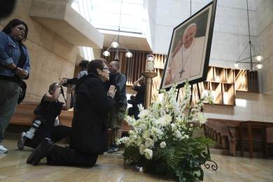 Zemřel papež František, světoví politici vyzdvihují jeho osobnost