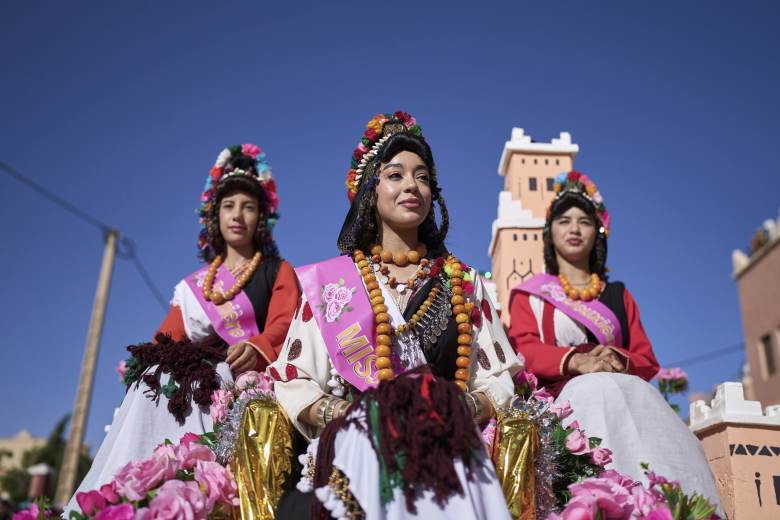 AP: Poušť rozkvétá, vzduchem se šíří parfém z růží a marocké městečko ožívá