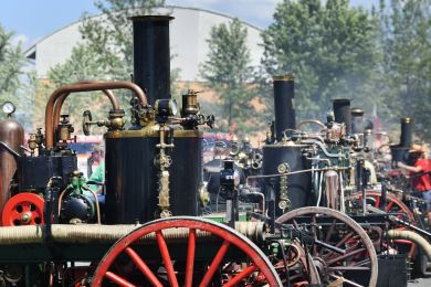 V Klatovech hasiči předvedli 13 parních stříkaček z přelomu 19. a 20. století