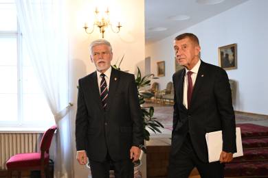 Pavel s Babišem se ohledně summitu NATO neshodli, Pavel zatím žalobu nechystá