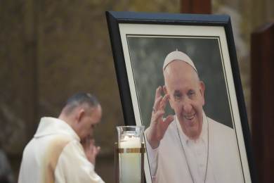 Úmrtí papeže v den Velikonoc je silným momentem pro věřící, míní děkan Hošek