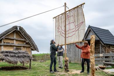 Letošní námořní expedice Monoxylon více zapojí plachtu, je z lipového lýka