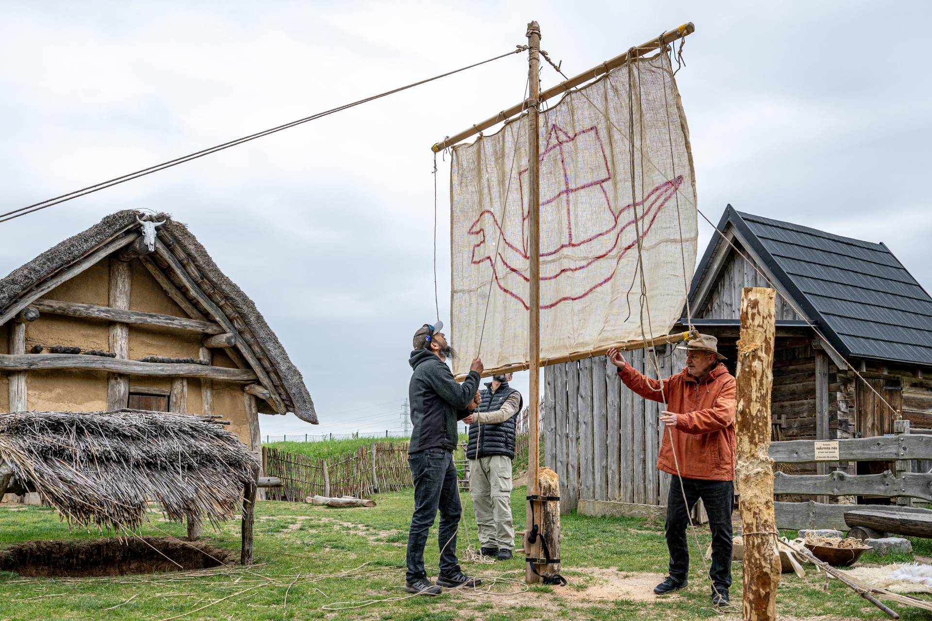 Letošní námořní expedice Monoxylon více zapojí plachtu, je z lipového lýka