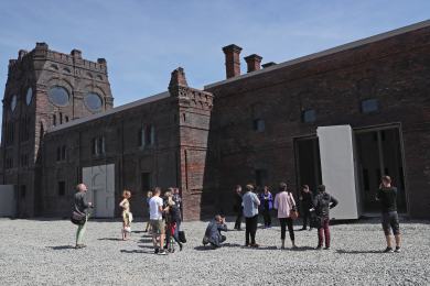 Porota soutěže Miese van der Roheho si v Ostravě prohlédla historická jatka