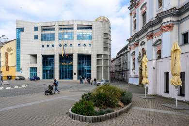 ČNB jedná se zájemci o prodeji budov v Ústí a Plzni, část objektů pronajímá