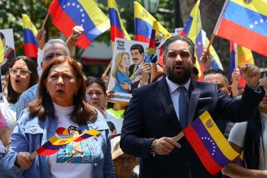 Maduro je v USA v cele s 18 vězni, čte bibli a učí se anglicky, řekl jeho syn