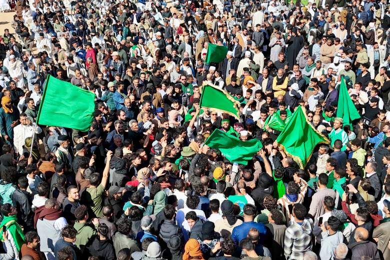 Na pohřbu zavražděného syna Muammara Kaddáfího se sešly tisíce Libyjců