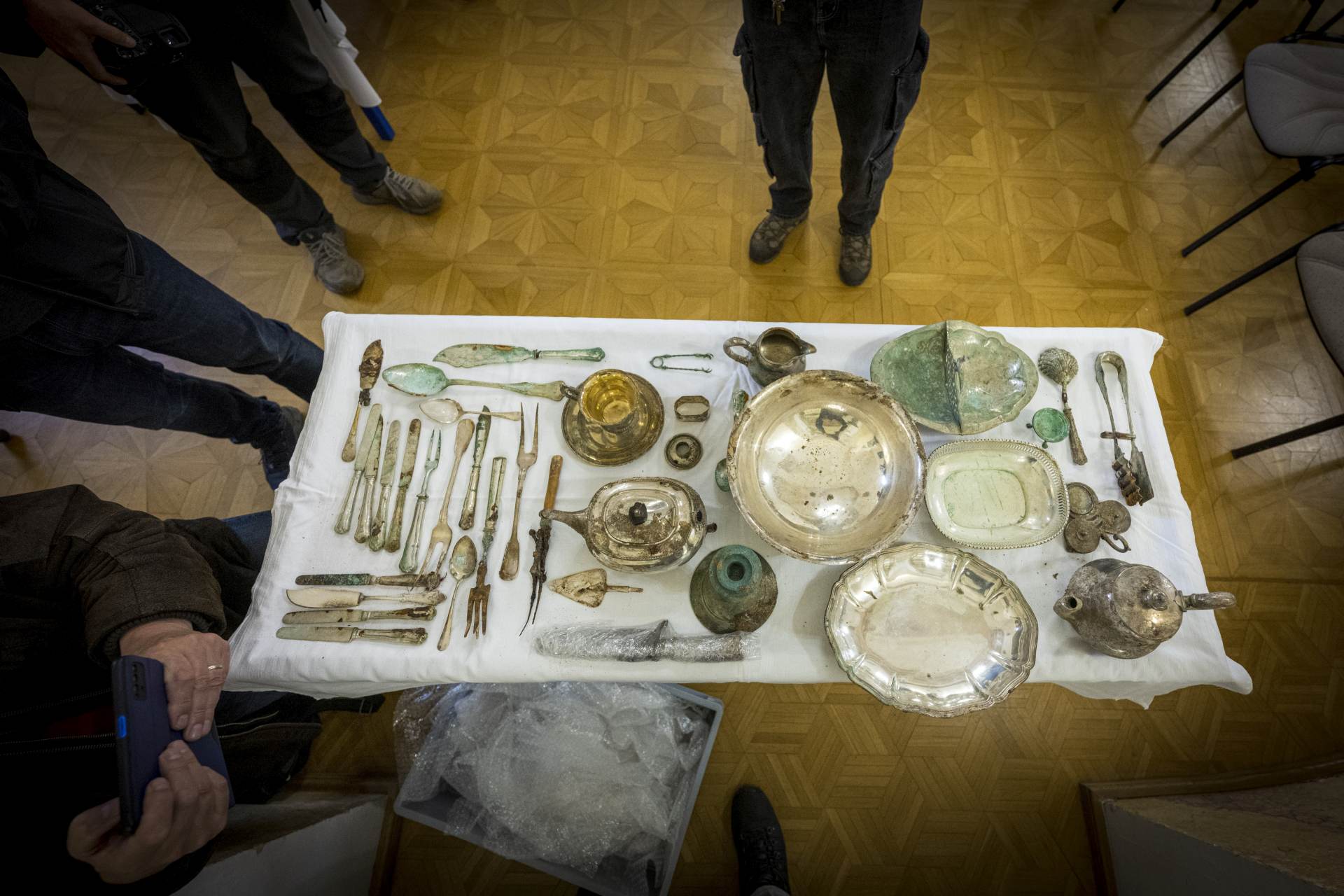 Poklad barona Liebiega objevili archeologové na zahradě zámku Nový Falkenburk