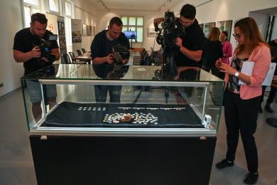 Památkáři vystavili v Opavě poklad nalezený loni na místě bývalého hradu Památkáři vystavili v Opavě poklad nalezený loni na místě bývalého hradu