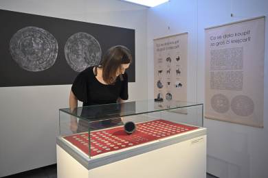 V Muzeu jihovýchodní Moravy ve Zlíně je nová výstava Poklady východní Moravy