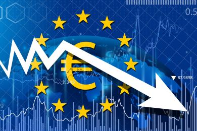 Euro oslabuje kvůli plánovaným předčasným volbám ve Francii