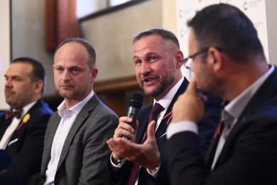 ČT a ČRo získají ze zvýšení poplatků příští rok zhruba 1,2 miliardy korun