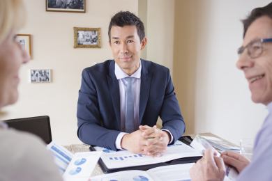 Pětice senátorů chce novelou zpřesnit postavení investičních zprostředkovatelů