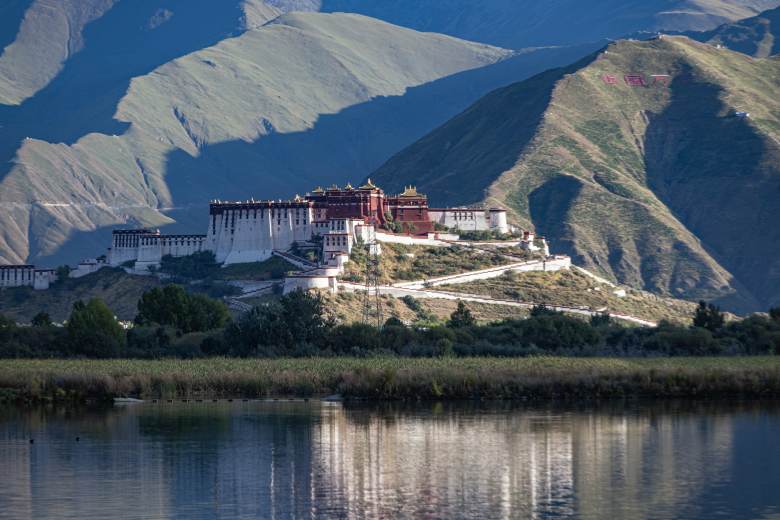 Dalšího dalajlamu určí Peking, řekl zástupce čínských komunistů v Tibetu Dalšího dalajlamu určí Peking, řekl zástupce čínských komunistů v Tibetu