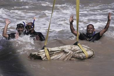 Egyptští potápěči u Alexandrie vylovili pozůstatky starověké obydlené oblasti