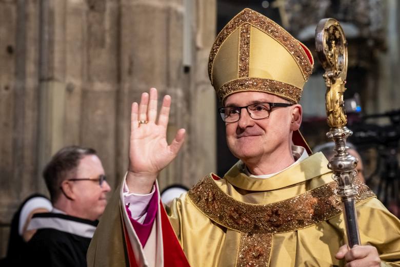 Přibyl se stal pražským arcibiskupem, při mši převzal úřad od Graubnera