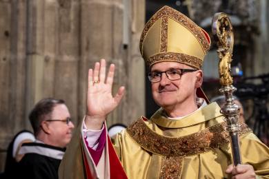Přibyl se stal pražským arcibiskupem, při mši převzal úřad od Graubnera Přibyl se stal pražským arcibiskupem, při mši převzal úřad od Graubnera