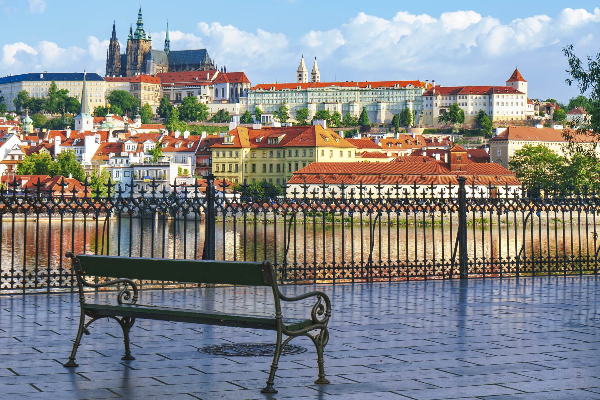 Pražský hrad otevřel ve Starém královském paláci obchod se suvenýry