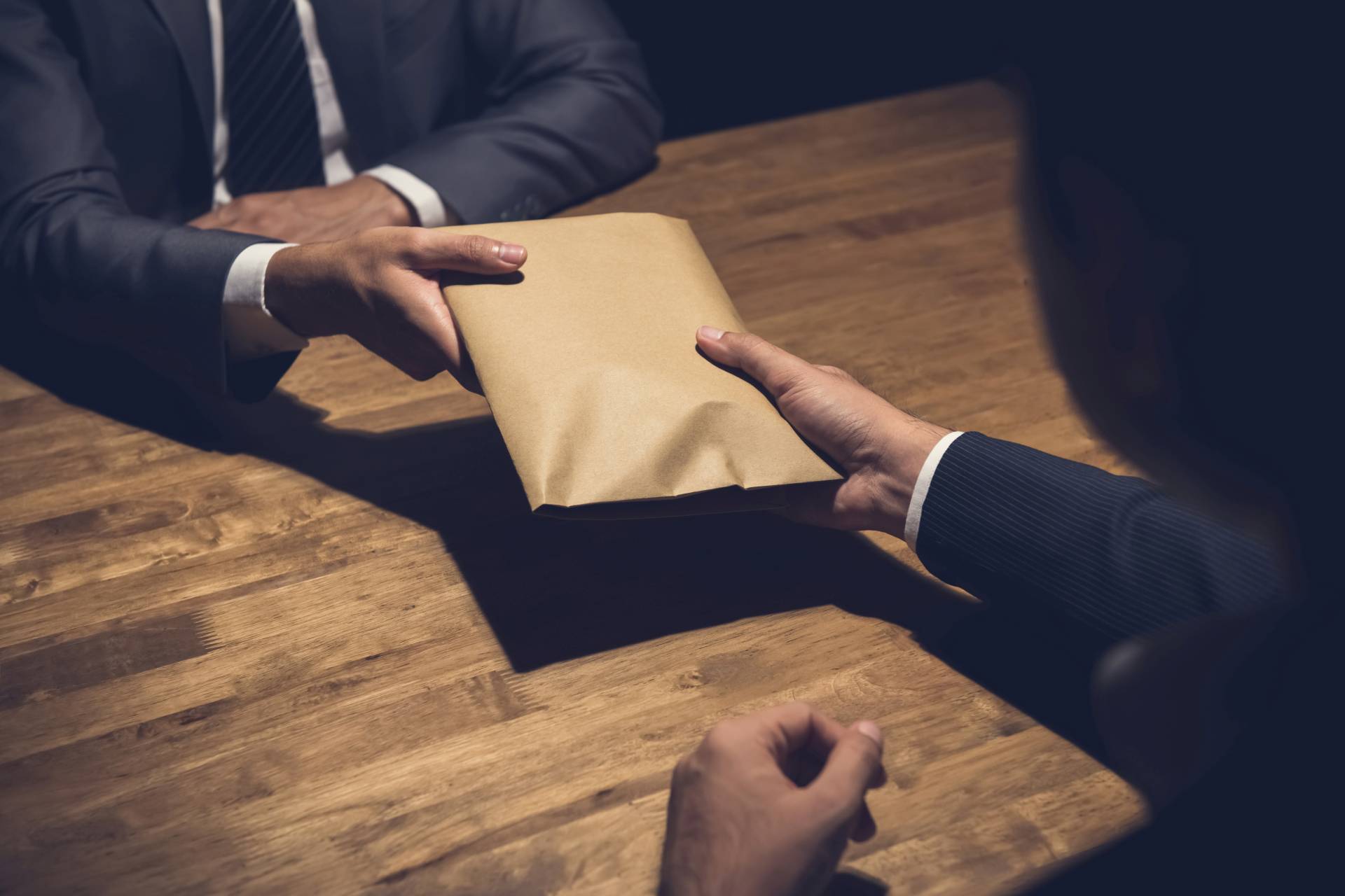 K hlavním formám organizované kriminality v ČR nadále patří korupce