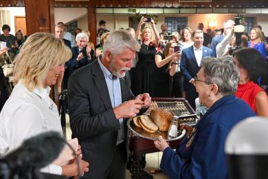 Prezident Pavel se v Chicagu setkal s českými krajany, přivítala ho dechovka