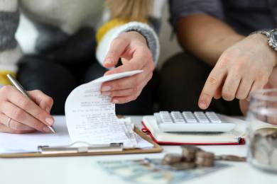 ČSÚ: Domácnosti platily loni za bydlení průměrně 8897 Kč, meziročně skoro stejně