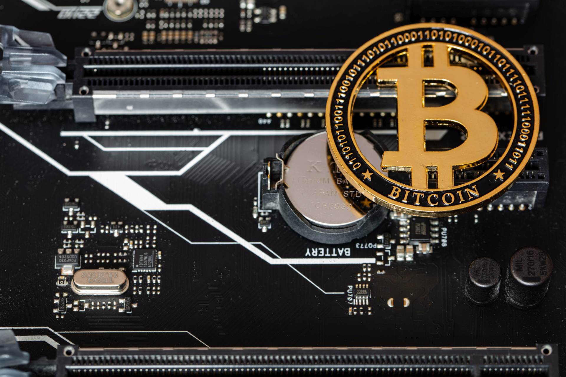 Středeční projednávání bitcoinové kauzy v senátním výboru bude bez Stanjury