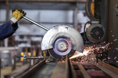 Průmysl i výstavba si březnu polepšily, nad očekáváním byla obchodní bilance