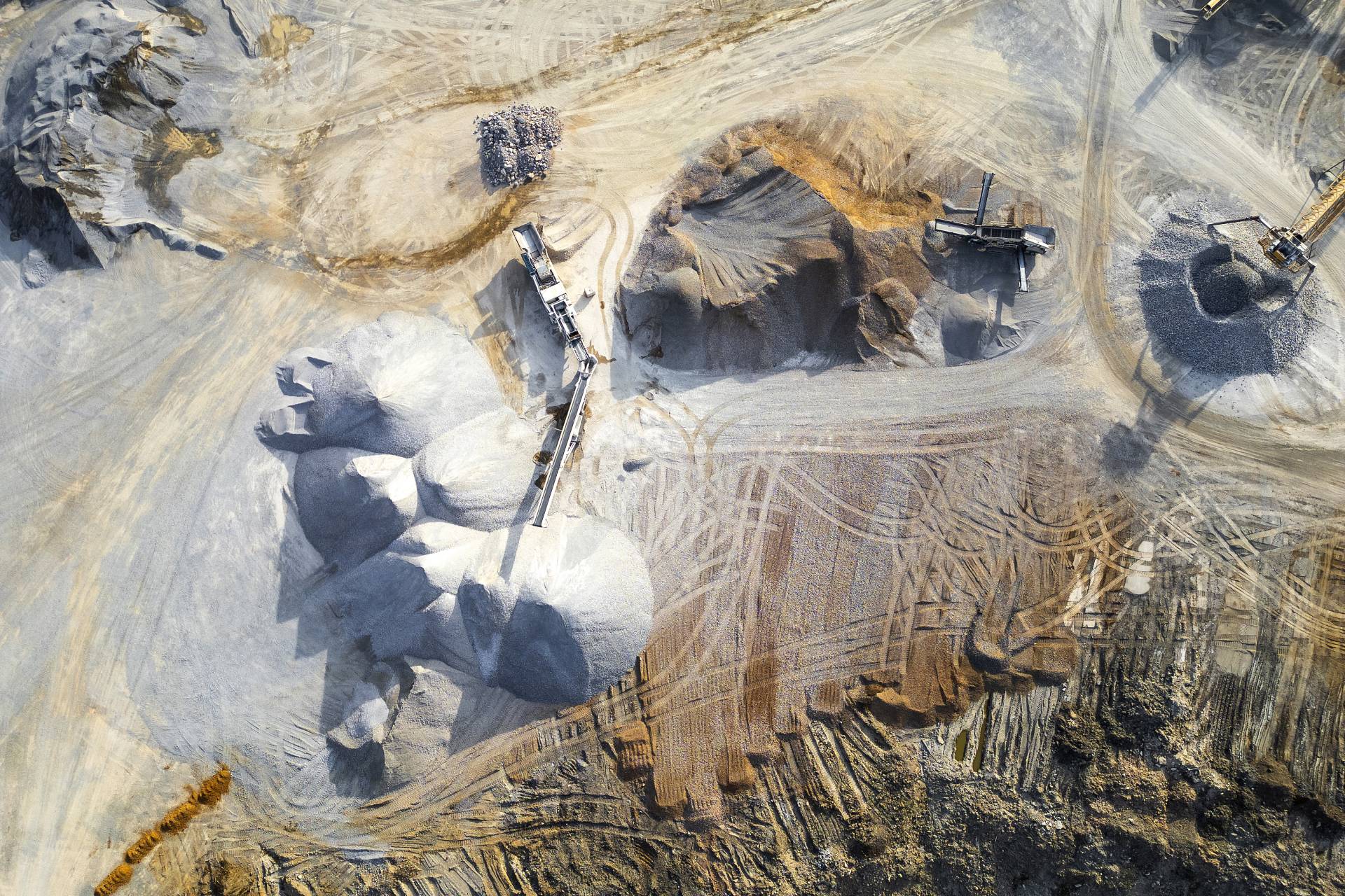 Těžební podnik Anglo American chystá změnu strategie, brání se převzetí