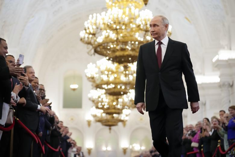 Putin v Kremlu složil přísahu a oficiálně se znovu ujal prezidentského úřadu