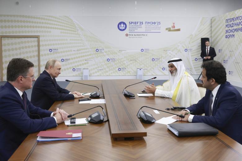 Rusko neusiluje o kapitulaci Ukrajiny, tvrdil Putin na petrohradském fóru Rusko neusiluje o kapitulaci Ukrajiny, tvrdil Putin na petrohradském fóru