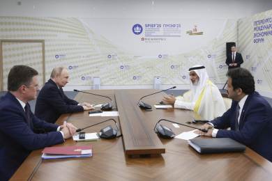 Rusko neusiluje o kapitulaci Ukrajiny, tvrdil Putin na petrohradském fóru