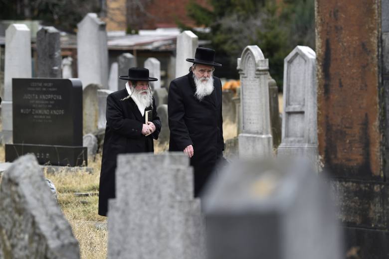 Zbožní židé znovu přijedou do Holešova uctít památku rabína Šacha Zbožní židé znovu přijedou do Holešova uctít památku rabína Šacha