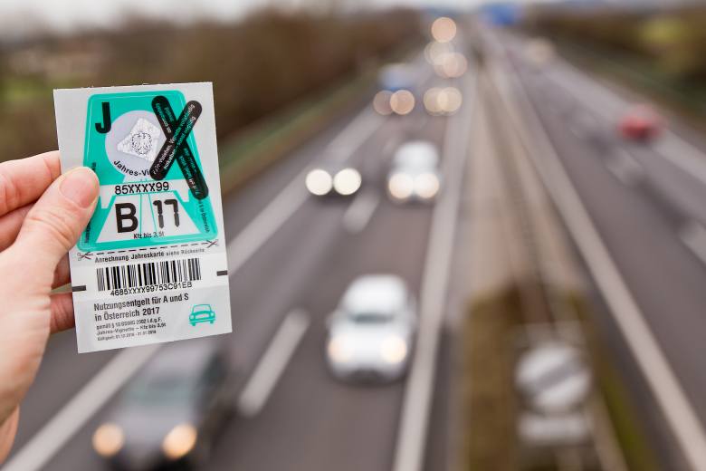 Dálniční známky jsou ode dneška dražší, roční vyjde na 2570 Kč