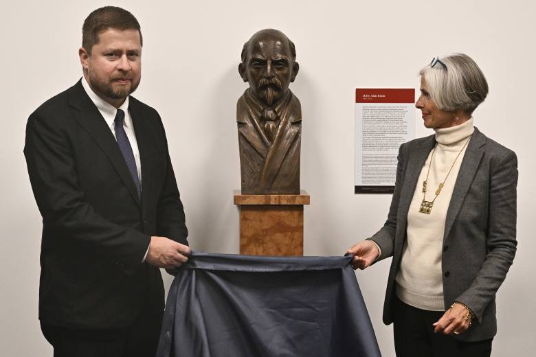 ČNB otevře v návštěvnickém centru pracovnu ministra financí Aloise Rašína ČNB otevře v návštěvnickém centru pracovnu ministra financí Aloise Rašína