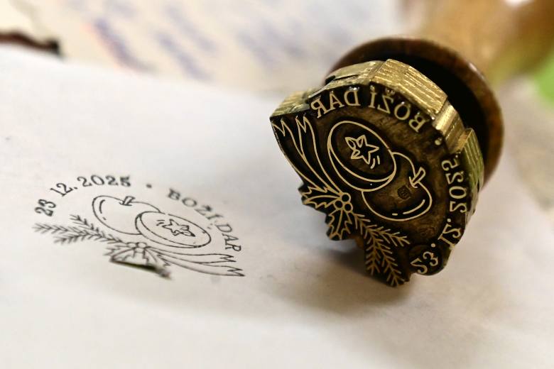 Vánoční pošta na Božím Daru letos odbavila méně zásilek než loni