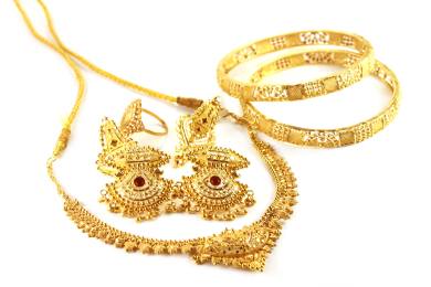 Cena zlata je na dalším rekordu, zdolala hranici 2550 USD za troyskou unci