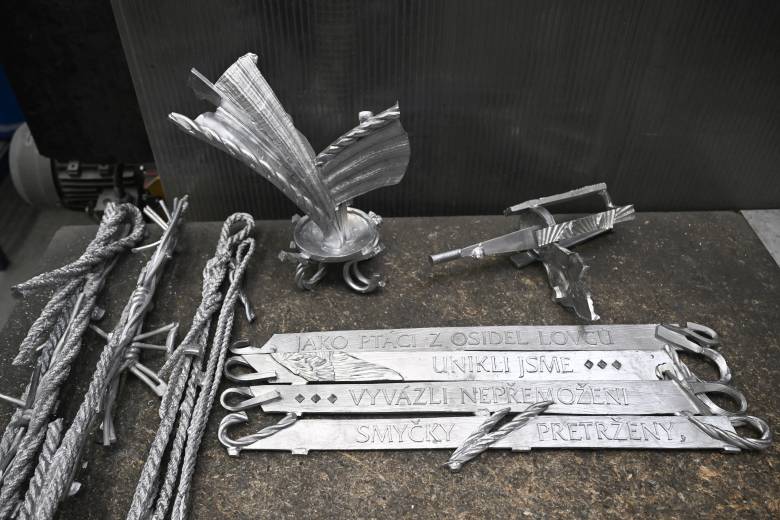 Slévači v Tupesích odlili část relikviáře kněží Buly a Drboly, budou blahořečeni