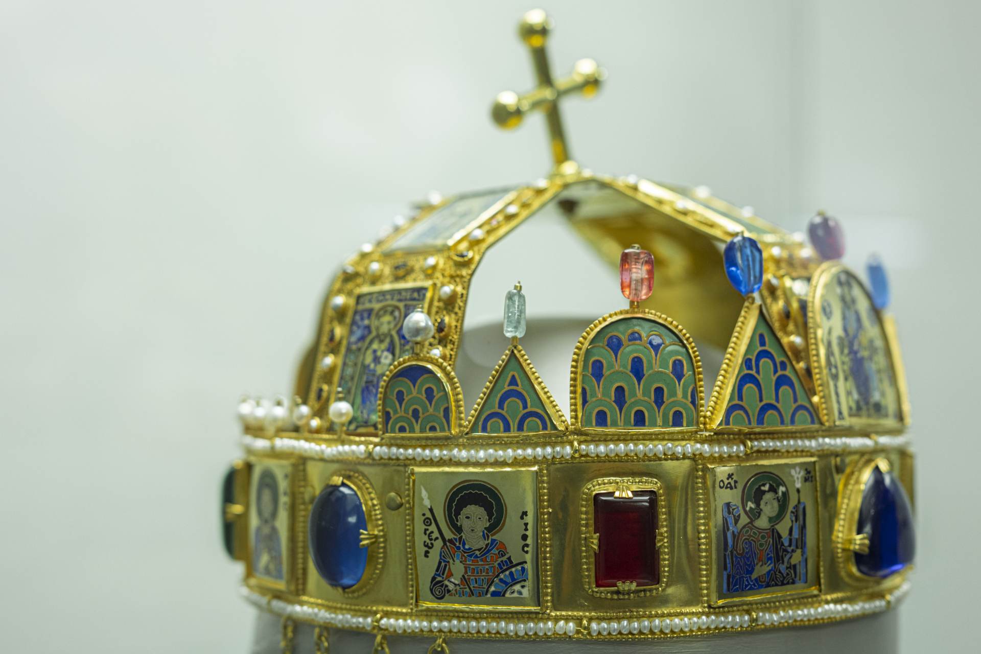 Muzeum v Turnově vytvořilo expozici s replikami korun českých císařů a králů