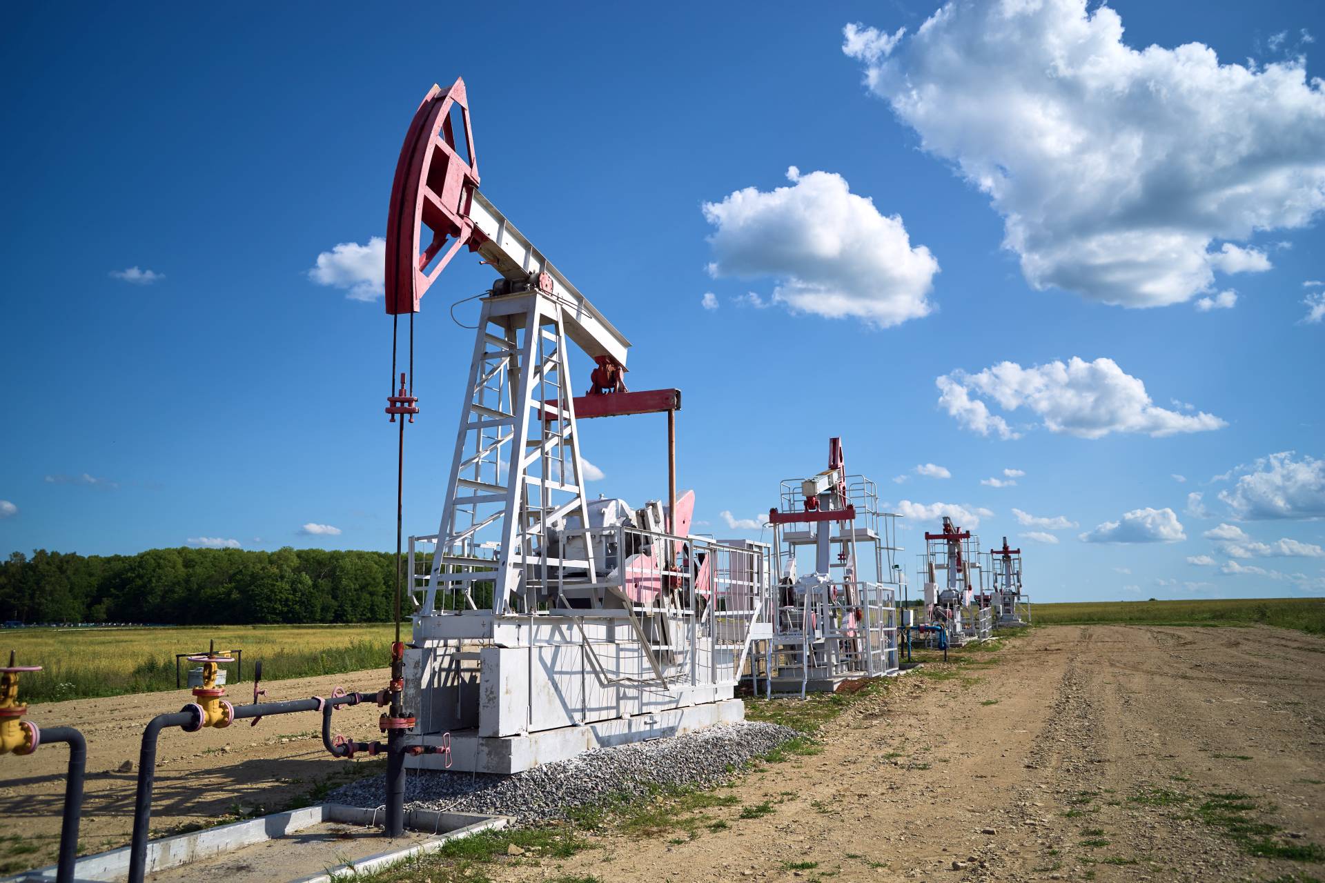 IEA: Těžba ropy v Rusku klesla, vývoz se ale blíží stavu před válkou na Ukrajině
