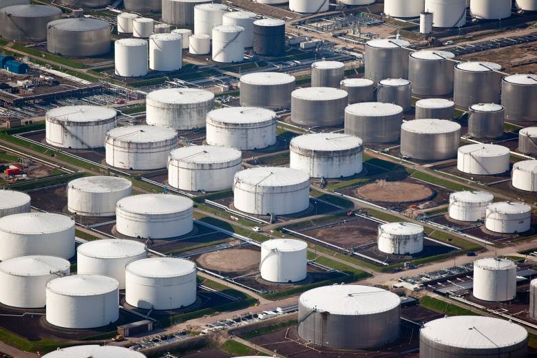 WSJ: Agentura IEA kvůli válce navrhuje rekordní uvolnění ropných rezerv