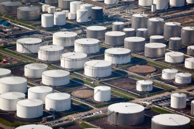 WSJ: Agentura IEA kvůli válce navrhuje rekordní uvolnění ropných rezerv